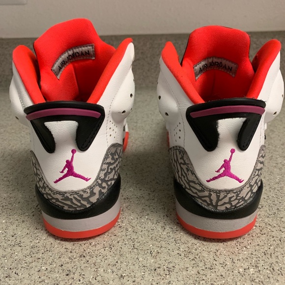 Jordan’s - Picture 2 of 6